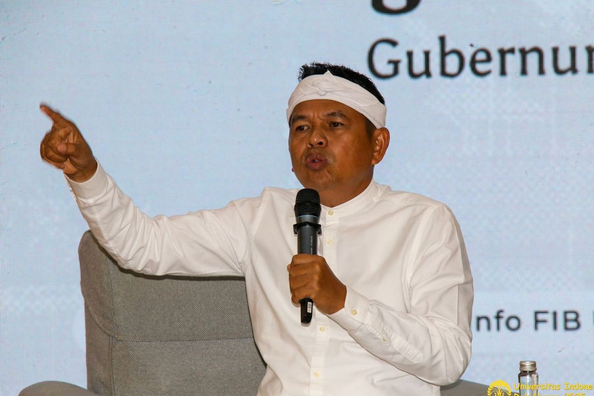 Gubernur Jawa Barat Dedi Mulyadi marah besar ketika sekelompok suporter Persikas Subang membentangkan spanduk bertuliskan ?Selamatkan Persikas?, Rabu (28/5/2025) malam.