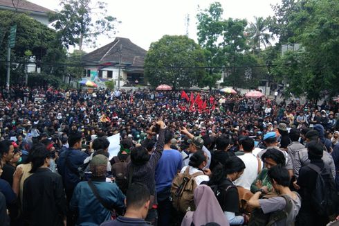 Demo Mahasiswa Bandung Ricuh, Belasan Orang Ditangkap
