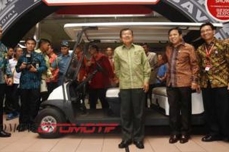 Wakil Presiden RI, Jusuf Kalla usai membuka IIMS 2015