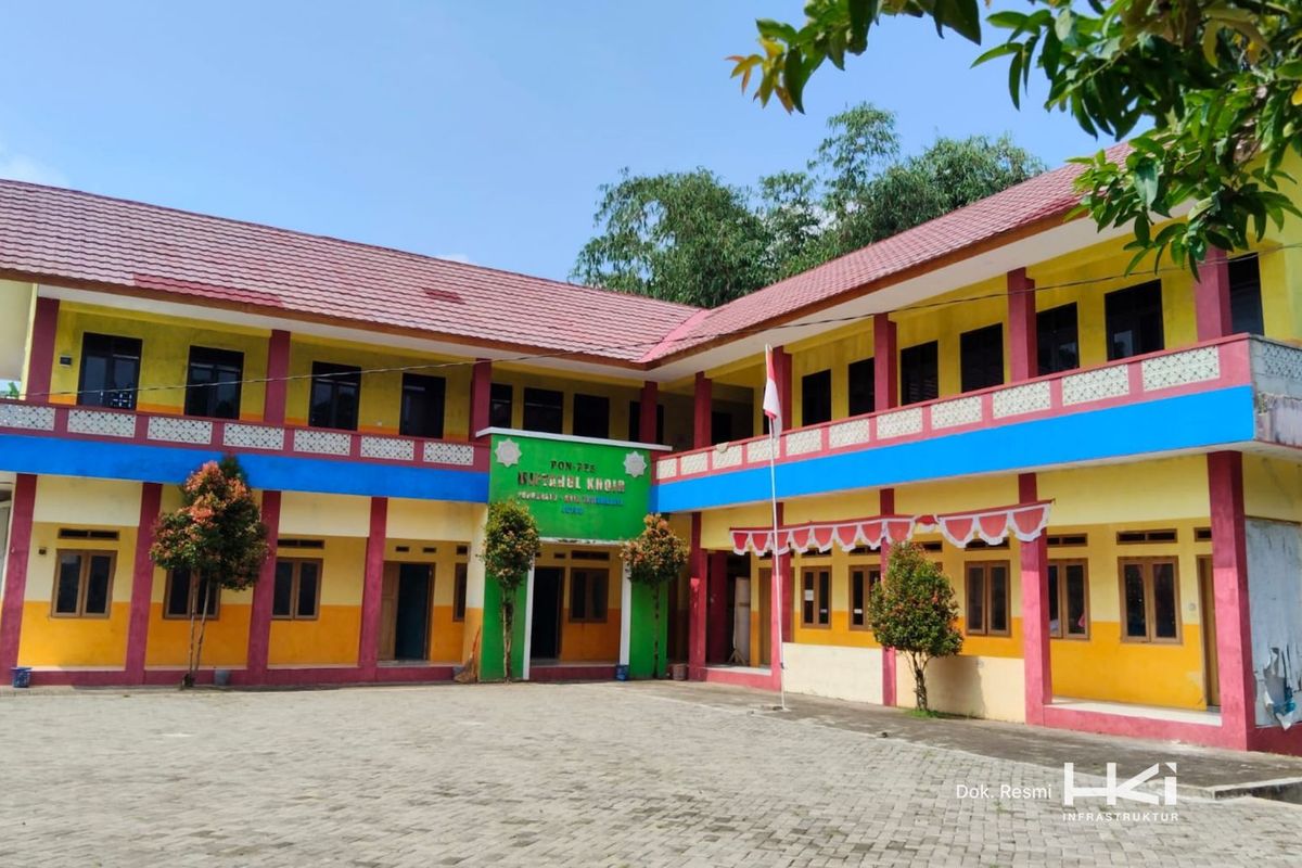 Melalui program tanggung jawab sosial dan lingkungan (TJSL), HKI membangun sarana belajar di Pesantren Miftahul Khoir, Tasikmalaya, Jawa Barat.