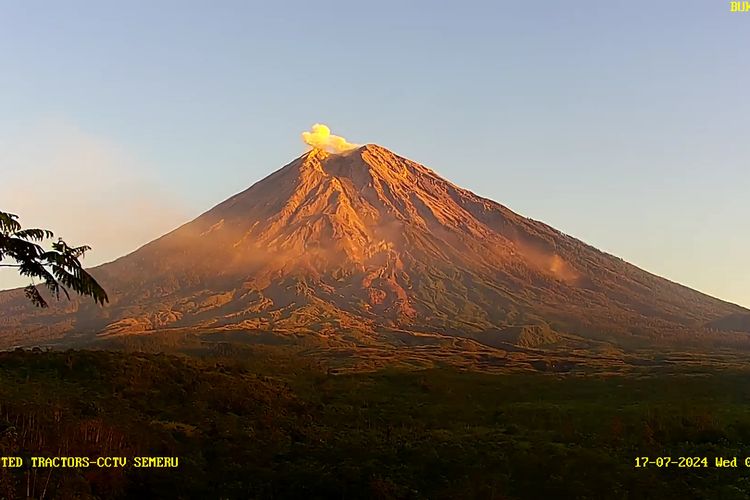 Pembukaan Jalur Pendakian Gunung Semeru Sedang Disiapkan