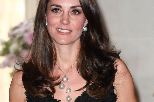 3 Item Fesyen yang Selalu Dikenakan Kate Middleton Saat Kunjungi Paris