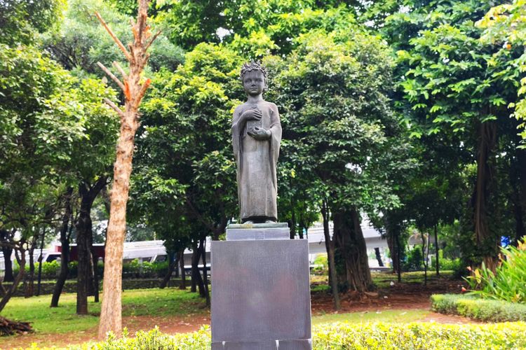 Patung Anna De Kiev e Taman Cattleya, Jakarta Barat, Selasa (14/10/2025). 