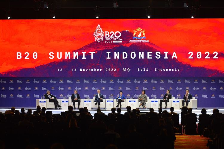 Managing Director Royal Golden Eagle (RGE) Group Anderson Tanoto pada sesi pleno bertajuk ?Creating a Sustainable Resilient Economy Through Innovation? dalam Business 20 (B20) Summit yang digelar di Bali, Minggu (13/11/2022). 