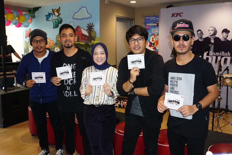 Grup band religi Sabyan Gambus dalam jumpa pers album Bismillah di KFC Tugu Tani, Jakarta Pusat, Jumat (3/5/2019).