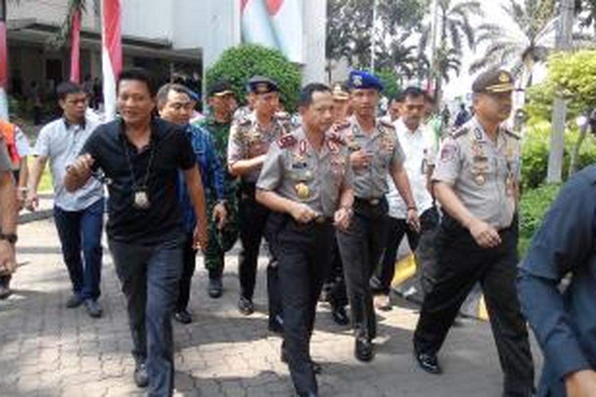 Kapolda Metro Jaya, Inspektur Jenderal Tito Karnavian beserta jajarannya, usai mengupayakan mediasi antara Direktur Utama PT JICT dengan pihak serikat Pekerja di kantor JICT, Selasa (28/7/2015) siang.