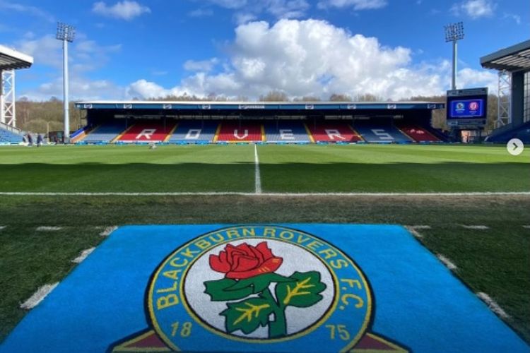 Ilustrasi markas Blackburn Rovers, Stadion Ewood Park.