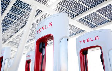 Supercharger Tesla bisa digunakan untuk mobil-mobil listrik non-Tesla