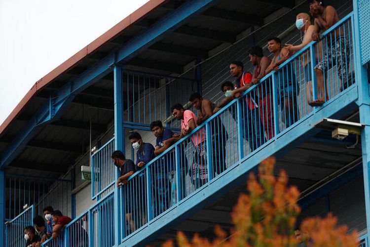 Komunitas migran Singapura merasa putus asa, kata para aktivis.