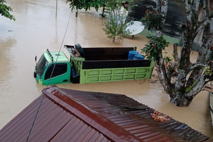 Kondisi banjir yang menggenangi rumah warga di Kabupaten Nabire, Papua pada Selasa (14/9). Sumber Foto : BPBD Kab Nabire