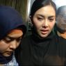 Pelukan Syahrini untuk Bunga Citra Lestari