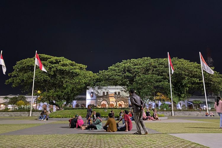 Suasana Alun-Alun Kota Bogor pada malam hari, Jumat (3/2/2023).