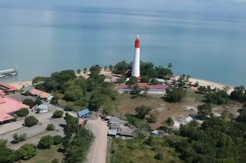 Pantai Batu Berani di Bangka Barat, Tempat Transit dengan Suguhan Otak-otak dan Sunset