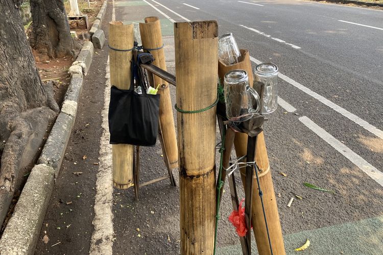 Bukan Sekadar Wadah, Ini Alasan Pedagang Air Nira Selalu Gunakan Bambu