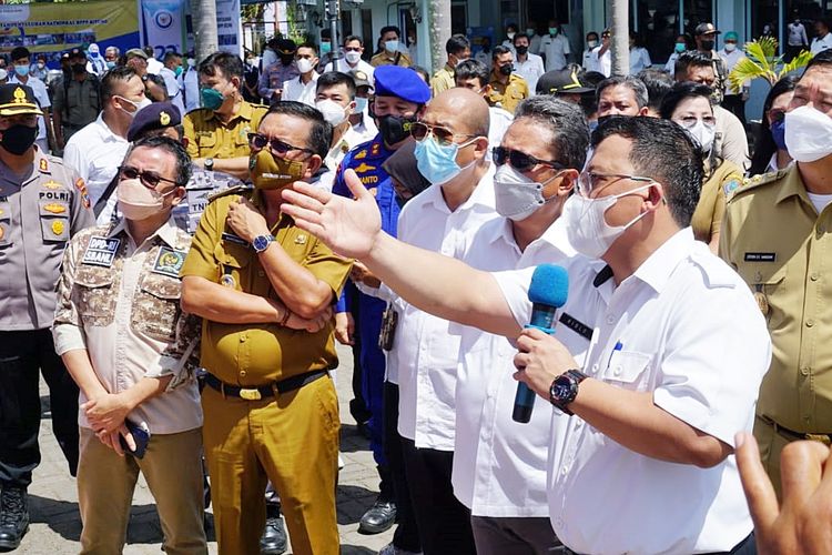 Menteri Kelautan dan Perikanan Sakti Wahyu Trenggono saat berkunjung ke Kota Bitung, Sulawesi Utara (Sulut), Selasa (5/10/2021).