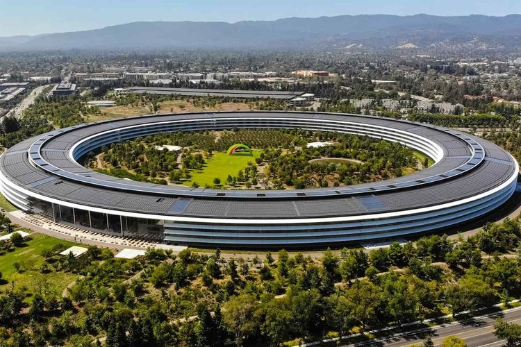 Apple Genap 50 Tahun, Jejak Steve Jobs Masih Terasa Kuat