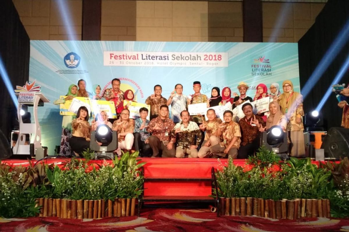 Festival Literasi Sekolah (FLS) telah berakhir hari ini, Rabu (31/10/2018). Seremoni penutupan rangkaian acara secara resmi ditutup Direktur Pembinaan SMA (PSMA) Purwadi Sutanto.