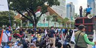 Jeritan Buruh soal UMP DKI: Kalau Enggak Bisa Naikkan Upah, Turunkan Harga