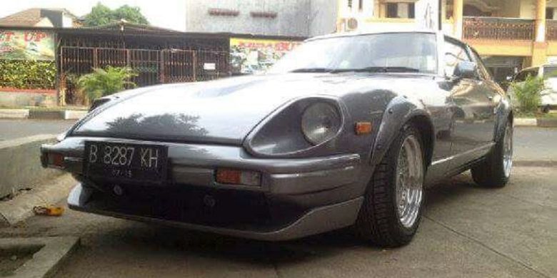 Nissan Fairlady 280-ZX lansiran 1979 milik Helmy Sarosa, pemilik bengkel Kedai Built Up. Mobil ini tadinya dibeli dalam kondisi tidak bisa jalan, sampai kemudian diperbaiki dan dijual seharga Rp 500 juta.