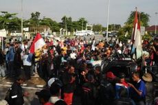 Demo, Ribuan Buruh Tutup Akses Masuk PT Chevron di Minas