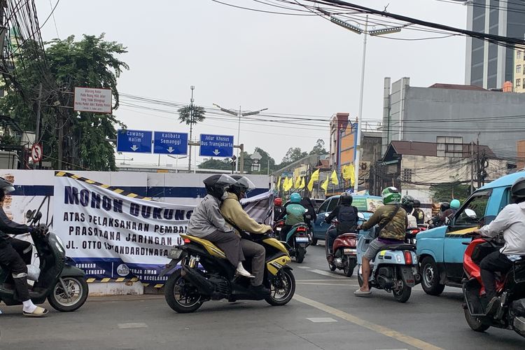 Ada Proyek Galian di Jalan Otista hingga Kampung Melayu Jaktim, Lalu Lintas Tersendat