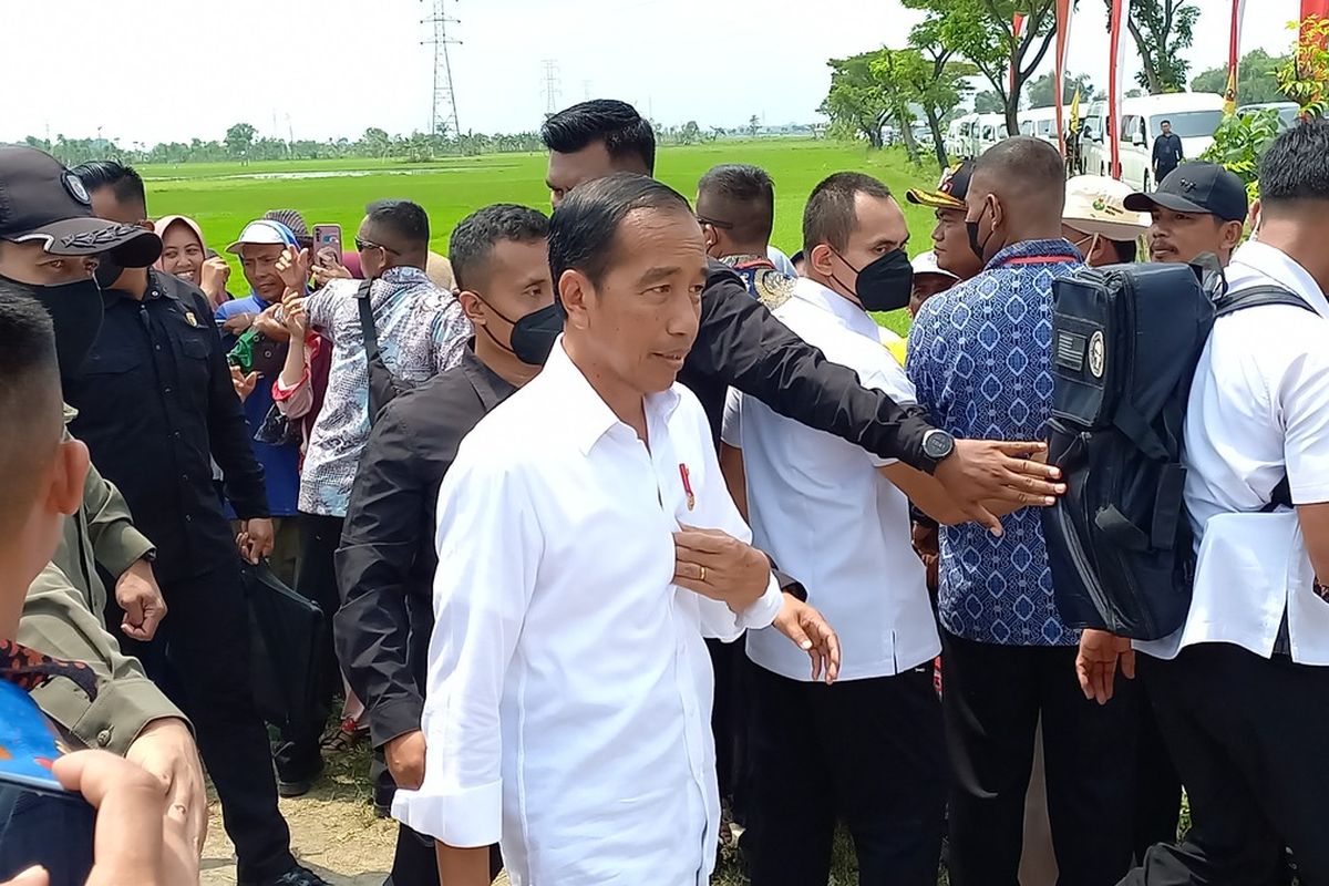 Presiden Jokowi saat berkunjung ke Tuban, Jawa Timur. Rabu (6/4/2023).