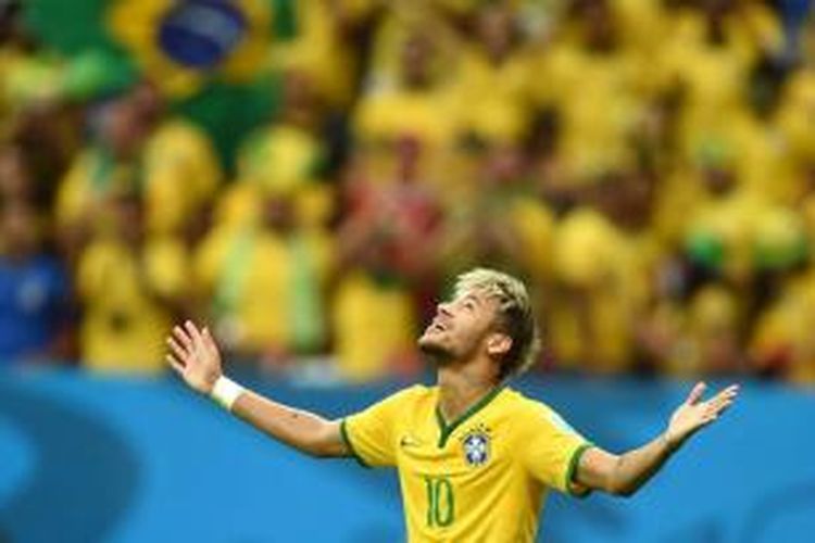 Pemain Brasil Neymar dalam laga Grup A, Piala Dunia 2014, melawan Kamerun di Stadion Nasional Mane Garrincha, Brasil, 23 Juni 2014.