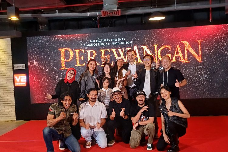 Para pemain, sutradara, serta produser film horor Perewangan.