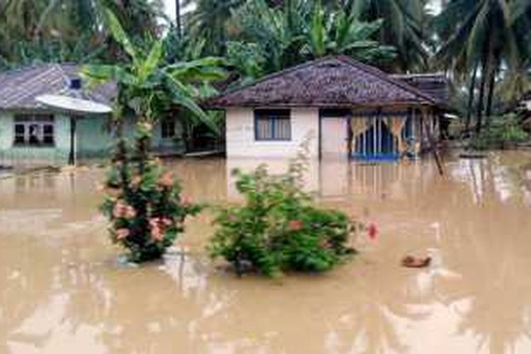 Sejumlah rumah di Kabupaten Gorontalo Utara terendam banjir. Hujan dengan intensitas tinggi mengguyur daerah ini dalam beberapa hari ini.