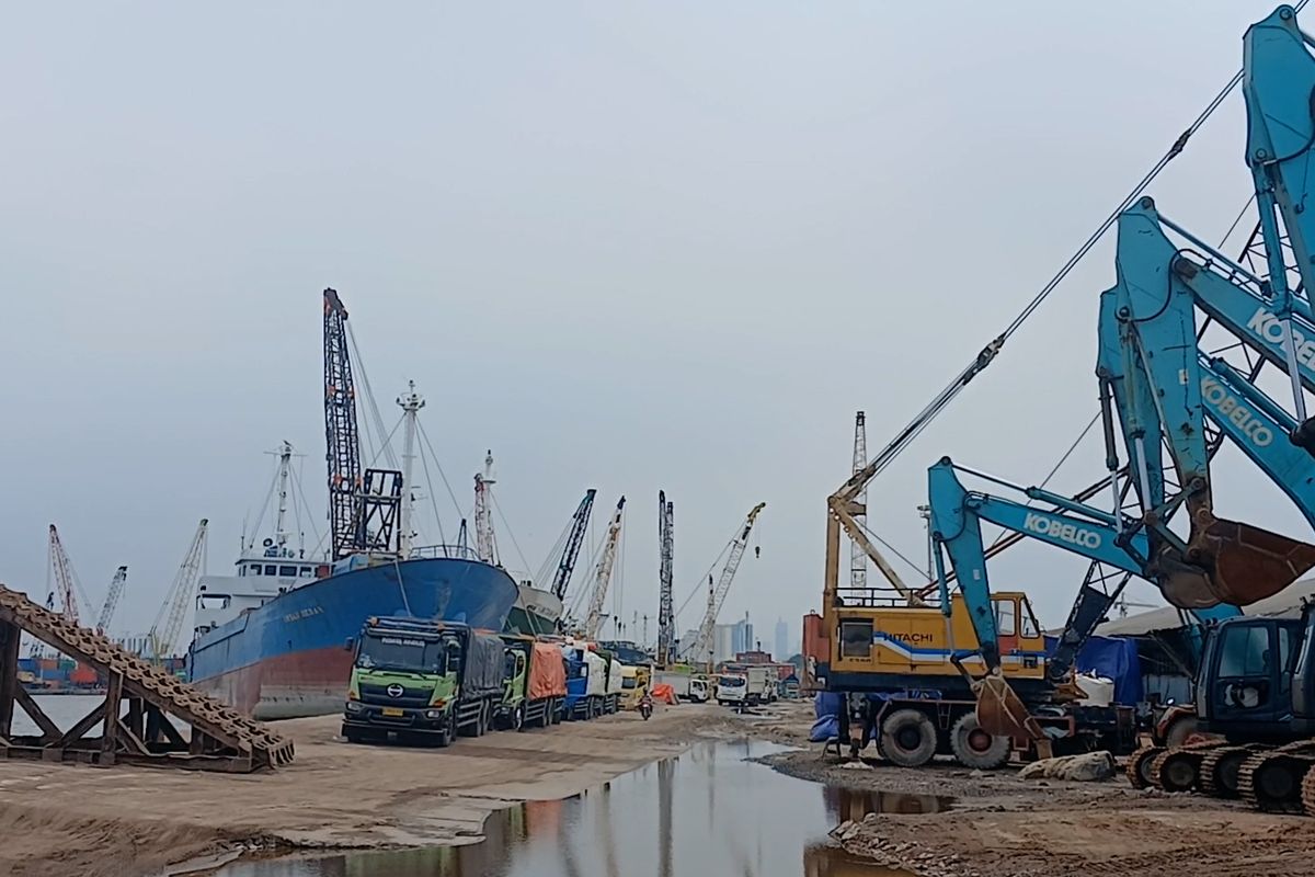 Aktivitas perniagaan di Pelabuhan Sunda Kelapa