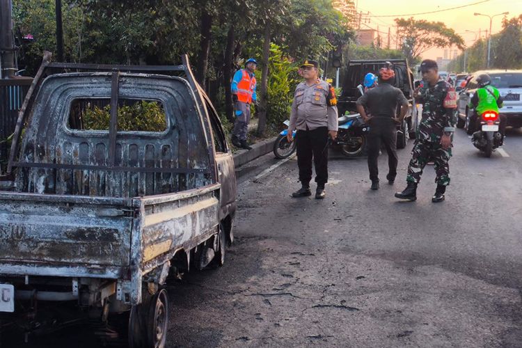 Angkut 400 Liter Pertamax, Pikap Terbakar di Jalan Bypass Ngurah Rai Bali