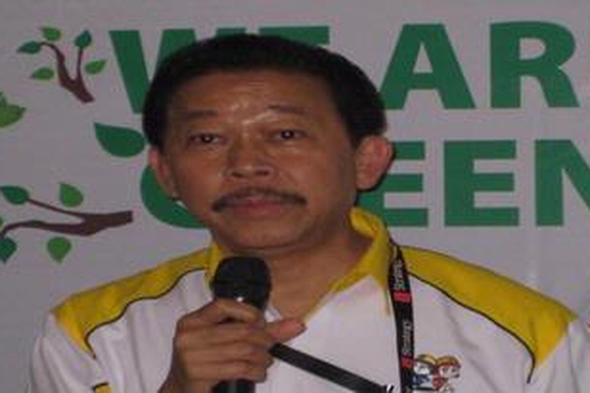 Presiden Direktur Hoka Hoka Bento Hendra Arifin, pada Jumat (25/3/2011). Menurutnya, penggunaan polystyrene dengan tambahan bahan oxium membuat kemasan makanan lebih cepat terurai. Pihaknya merealisasikan penggunaan kemasan tersebut sebagai bagian dari kampanye ramah lingkungan.  