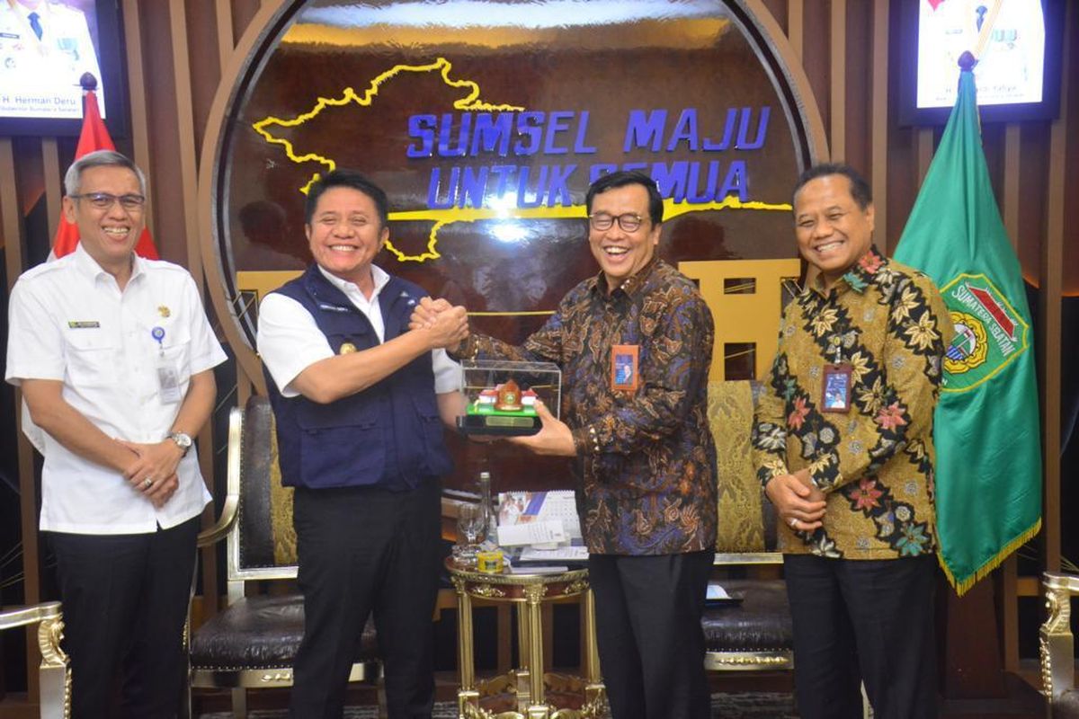 Gubernur Sumatera Selatan (Sumsel) Herman Deru mengatakan saat menerima audiensi pimpinan PT Pupuk Indonesia (Persero) untuk memastikan ketersediaan pupuk subsidi dan pupuk komersil di Sumsel serta peran aktif PT Pupuk Indonesia mengawal ketahanan pangan Sumsel, Rabu (6/9/2023). 
