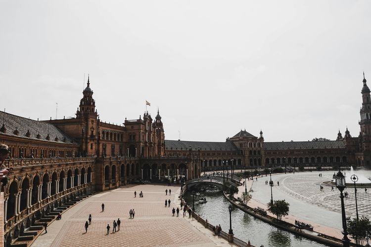 Ilustrasi Plaza de Espana di Seville, Spanyol.