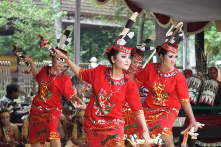 Tari Giring Giring Tarian Tradisional Khas Kalimantan Tengah