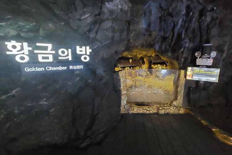 Ruangan emas di Gwangmyeong Cave atau Goa Gwangmyeong di Korea Selatan.