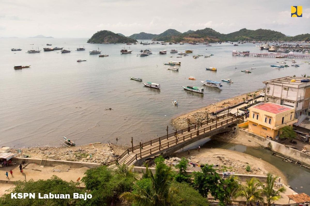 Labuan Bajo, salah satu pariwisata Prioritas Nasional yang digencarkan oleh pemerintah. Kementerian PUPR mengalokasikan anggaran sebesar Rp 8,82 triliun untuk pembangunan yang dilaksanakan sejak 2019 hingga 2021.