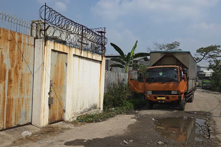 Ojol-Kurir Keluhkan Jalan Cipondoh Tangerang Rusak: Motor Goyang, Khawatir Bawaan Jatuh