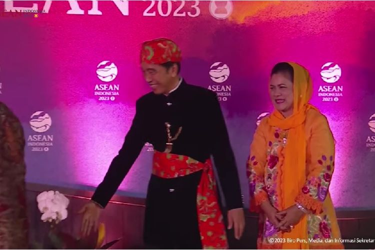 Momen Perdana Menteri Timor Leste Xanana Gusmao menyelonong masuk ke dalam area Gala Dinner Konferensi Tingkat Tinggi (KTT) ke-43 ASEAN di Hutan Kota Gelora Bung Karno (GBK), Jakarta, Rabu (6/9/2023) malam, tanpa berfoto bersama Presiden Joko Widodo.