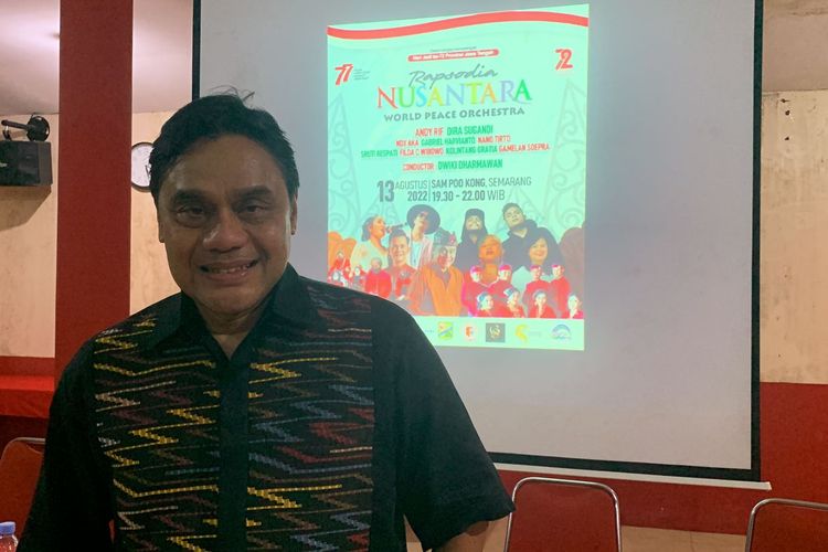 Komposer musik Dwiki Dharmawan sebut tiket konser Rapsodia Nusantara ludes dalam waktu 6 jam. Konser bakal digelar di Klenteng Agung Sam Poo Kong, Semarang, Jawa Tengah, Sabtu (13/8/2022). 