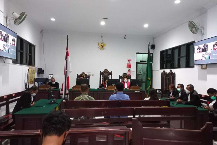 Majelis hakim Pengadilan Tipikor Ambon memvonis mantan Kepala Dinas Perhubungan dan Infokom Kabupaten Maluku Barat Daya, Desianus Odie Orno selama 1,4 tahun penjara dalam sidang putusan yang berlangsung di Pengadilan Tipikor Ambon, Selasa (4/1/2022)