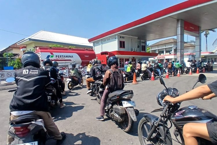 Kisah Bowo Mencari Bahan Bakar dari Semarang hingga Ungaran karena SPBU Tutup akibat Listrik Padam