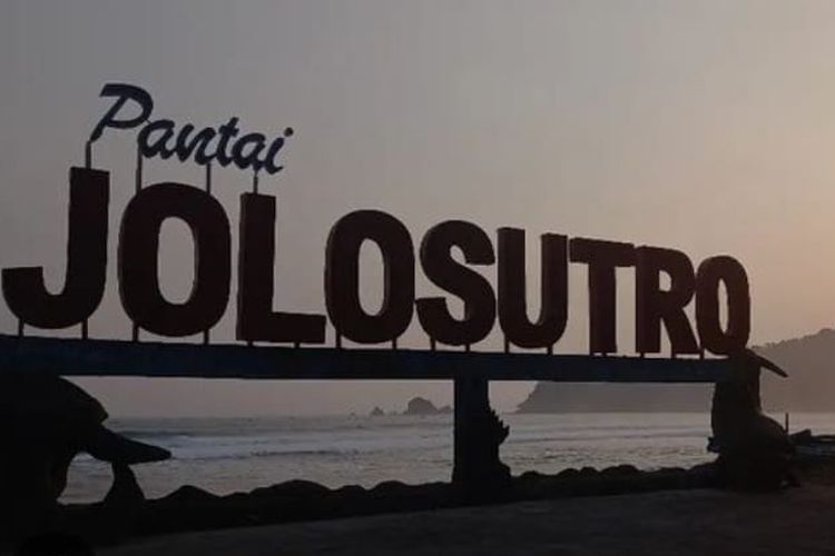 Pantai Jolosutro di Blitar, Jawa Timur