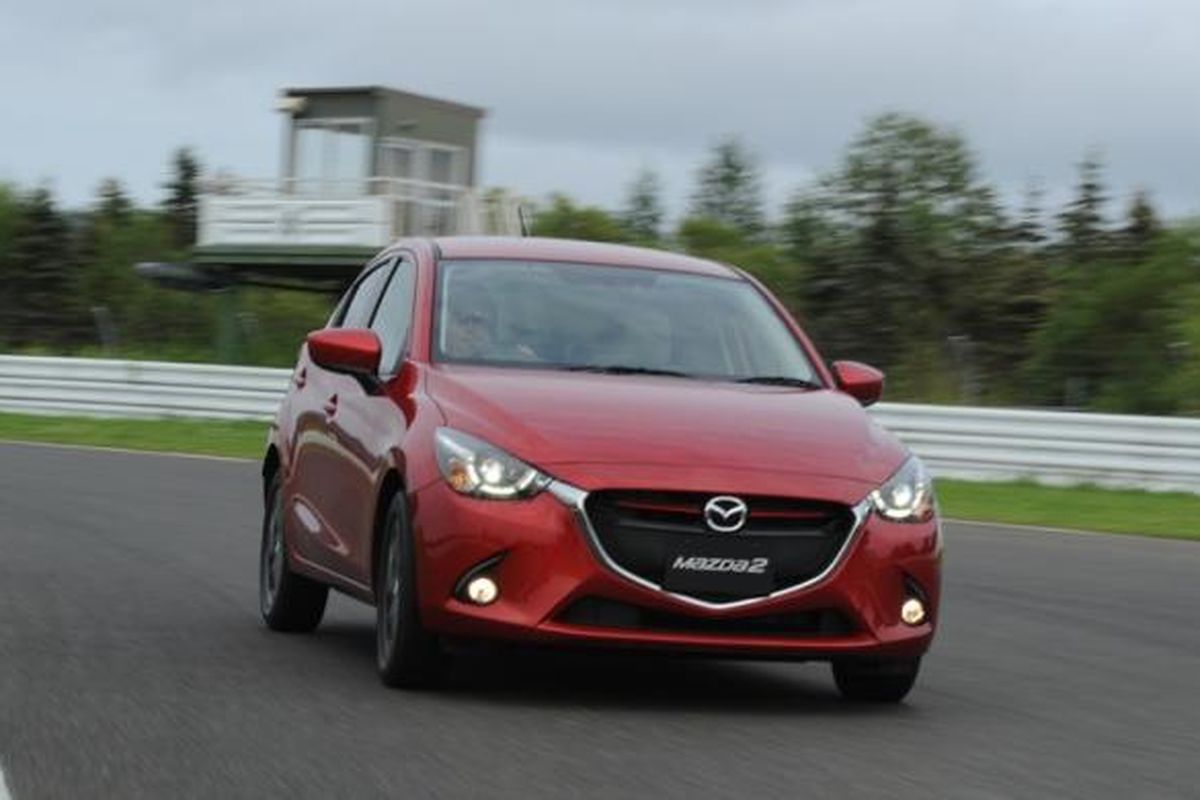 Dalam kecepatan tinggi, All New Mazda2 tidak mengalami oversteer berarti di tikungan. Mobil diuji di sirkuit Tokachi, Hokkaido, Jepang, Rabu (21/8/2014).