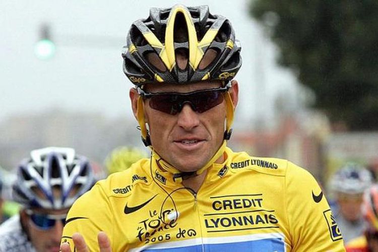 Pebalap sepeda asal Amerika Serikat, Lance Armstrong, saat mengikuti ajang Tour de France 2005. Tujuh gelar juara Tour de France milik Armstrong dicopot pada 2012 karena terbukti menggunakan doping.