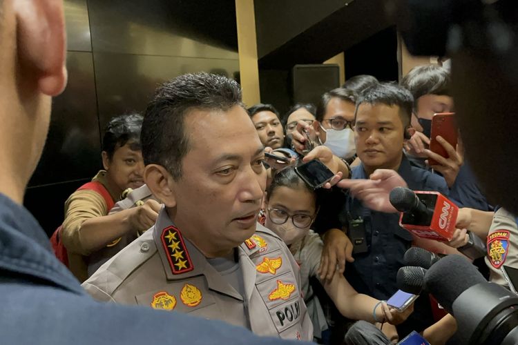 Kapolri Jenderal Listyo Sigit Prabowo saat ditemui di Stadion Utama Gelora Bung Karno (SUGBK), Senayan, Jakarta, Minggu (19/2/2023).