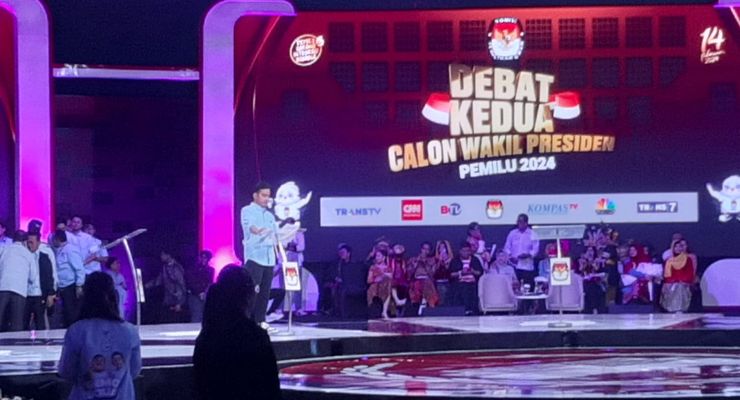 Gibran Tetap di Panggung saat Jeda Segmen Terakhir Debat Cawapres