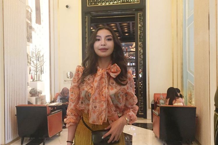 Artis peran Manohara Odelia Pinot saat ditemui di peluncuran lini busana Emmara di Hotel Four Season, Gatot Subroto, Jakarta Selatan, Senin (18/11/2019).