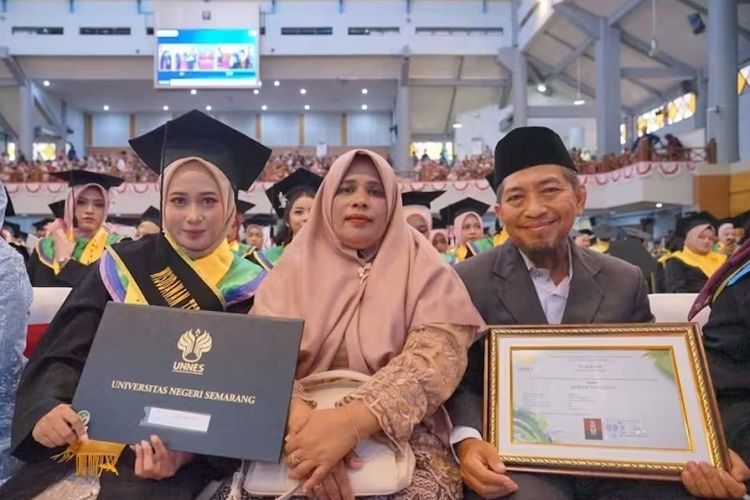 Lulusan Terbaik Unnes, Atikah Raih IPK 3,98 hingga Kembangkan 3 Media Belajar Bahasa Arab Digital