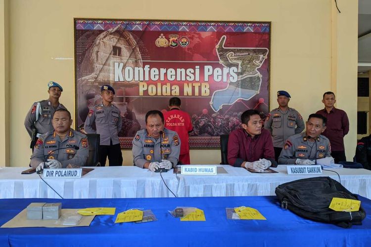 Jumpa pers Polda NTB atas kasus penangkapan pelaku pembawa detonator asal Sumbawa